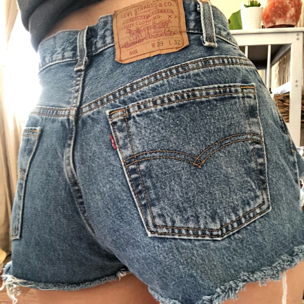 Levis 501 shorts Fits like a 25/26